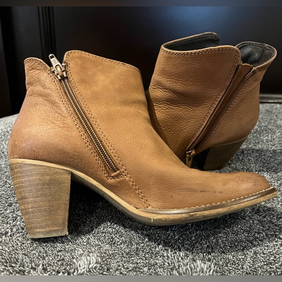 Steve Madden Tan size 38 WILDEYE Booties EUC - Picture 2 of 11